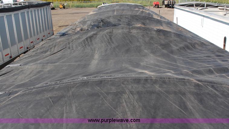 image for item H6685 1992 Wilson DWH 200 Pacesetter double hopper grain trailer