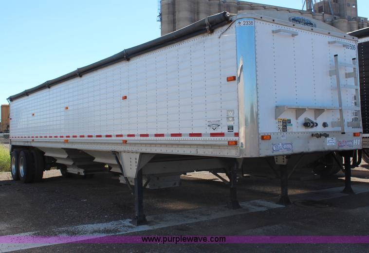 image for item H6686 1998 Wilson DWH 400 Pacesetter double hopper grain trailer
