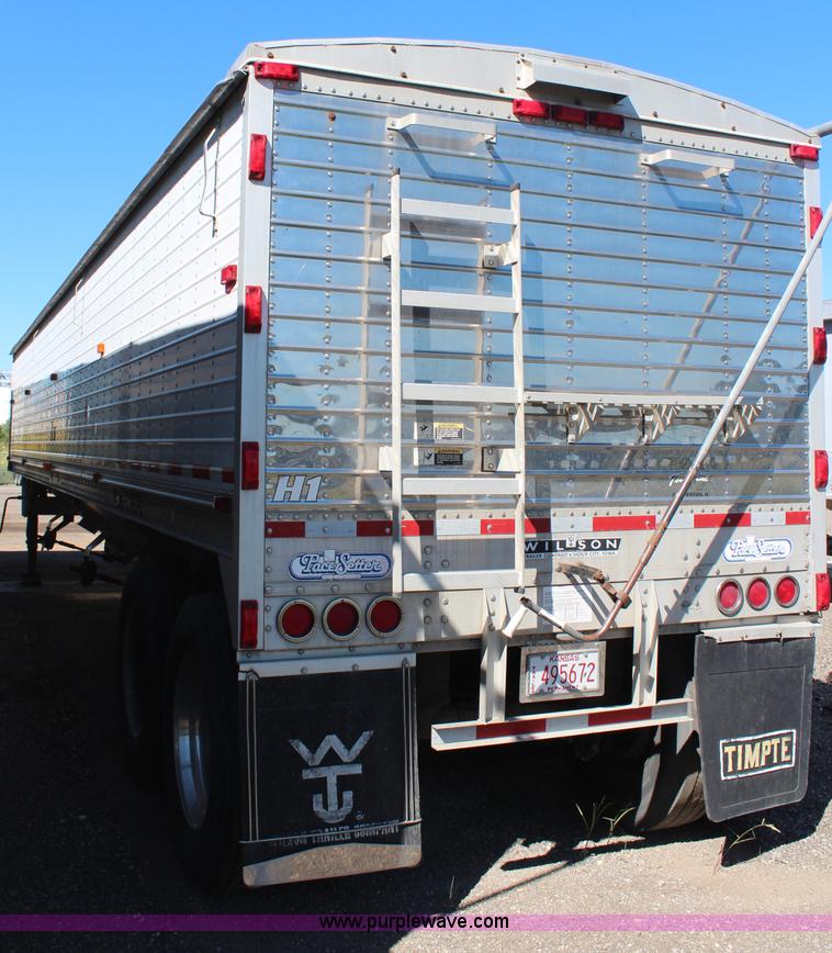 image for item H6686 1998 Wilson DWH 400 Pacesetter double hopper grain trailer