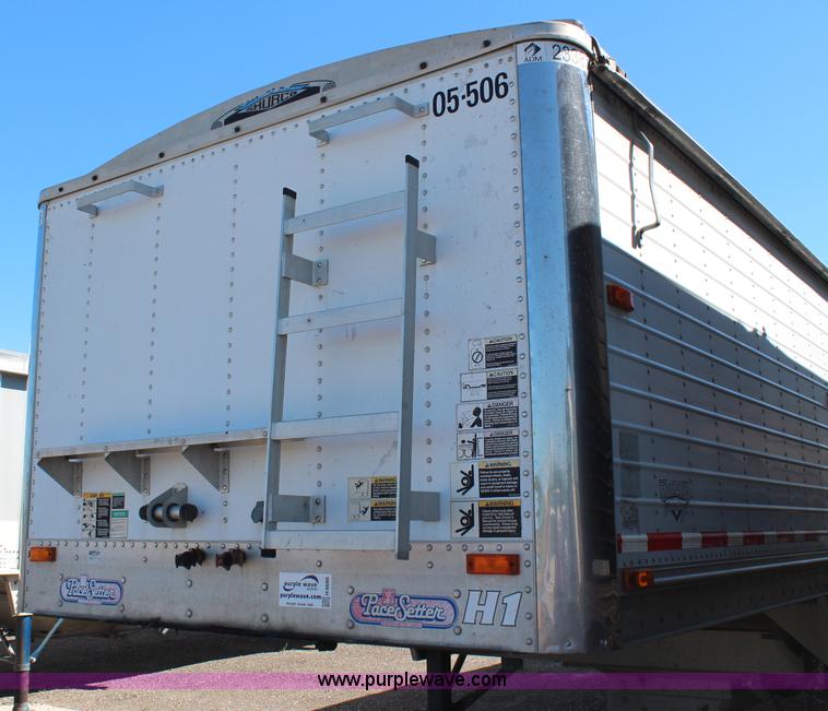 image for item H6686 1998 Wilson DWH 400 Pacesetter double hopper grain trailer