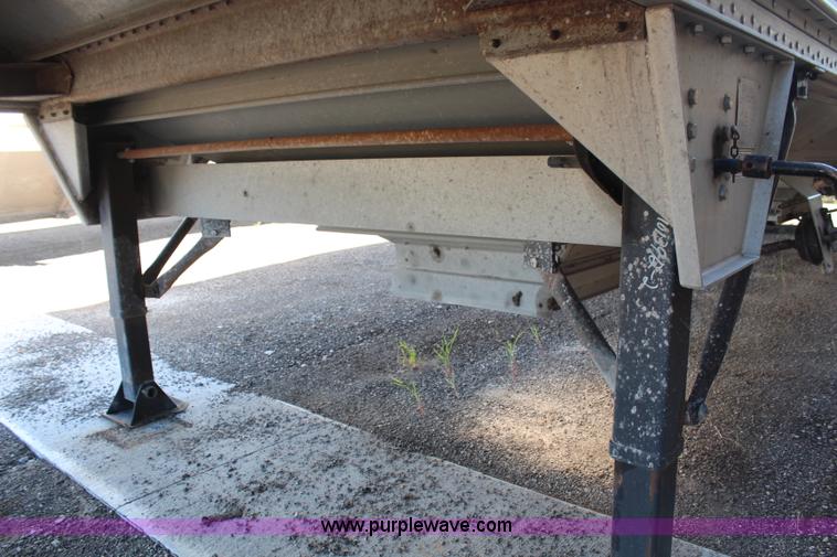 image for item H6686 1998 Wilson DWH 400 Pacesetter double hopper grain trailer