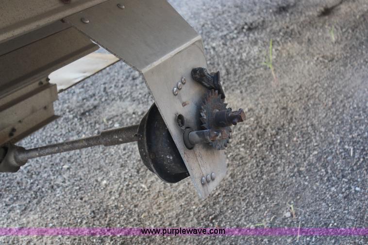 image for item H6686 1998 Wilson DWH 400 Pacesetter double hopper grain trailer