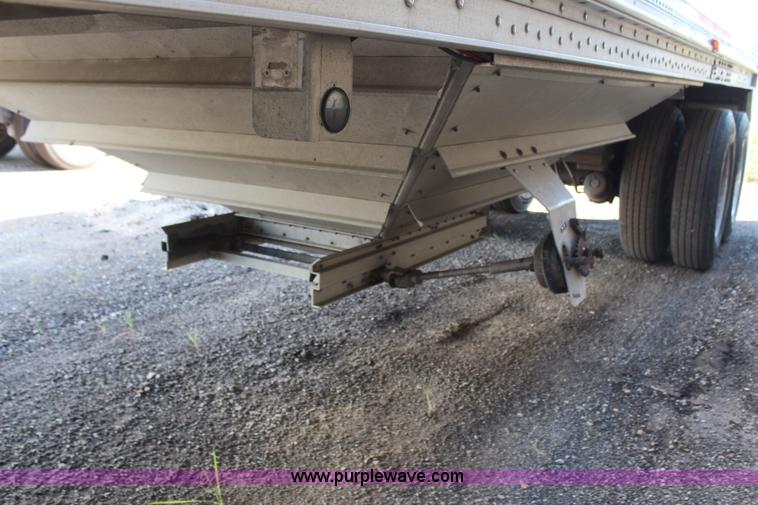 image for item H6686 1998 Wilson DWH 400 Pacesetter double hopper grain trailer