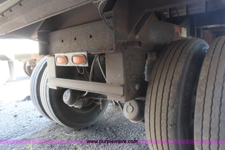 image for item H6686 1998 Wilson DWH 400 Pacesetter double hopper grain trailer