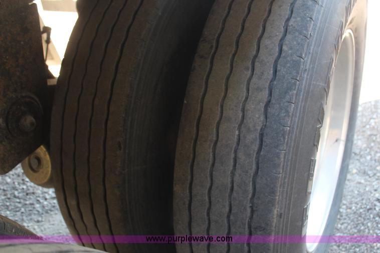 image for item H6686 1998 Wilson DWH 400 Pacesetter double hopper grain trailer