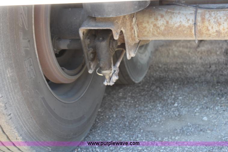 image for item H6686 1998 Wilson DWH 400 Pacesetter double hopper grain trailer