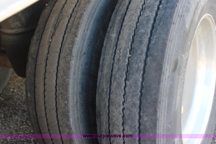 image for item H6686 1998 Wilson DWH 400 Pacesetter double hopper grain trailer