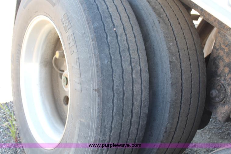 image for item H6686 1998 Wilson DWH 400 Pacesetter double hopper grain trailer