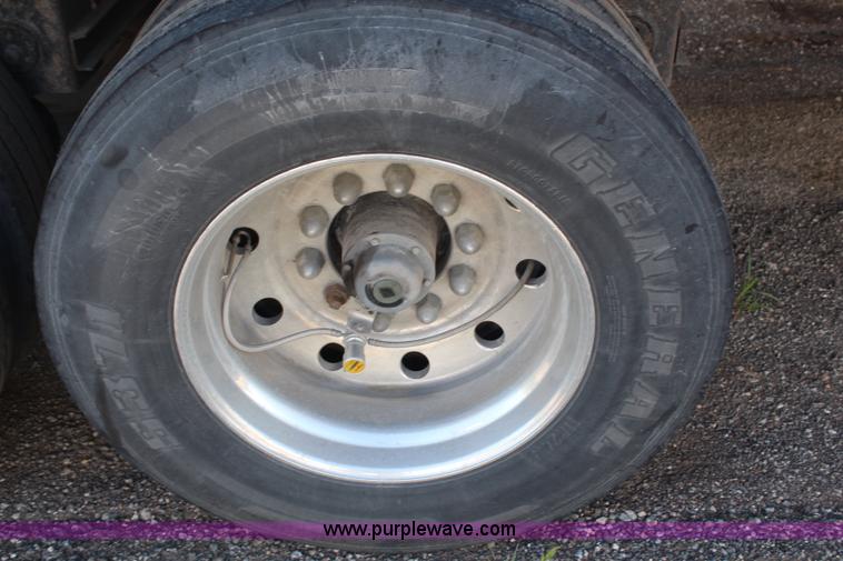 image for item H6686 1998 Wilson DWH 400 Pacesetter double hopper grain trailer