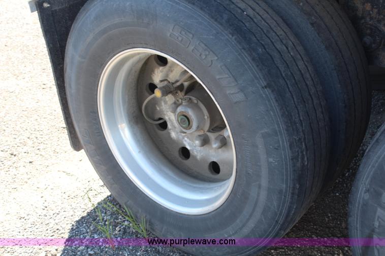 image for item H6686 1998 Wilson DWH 400 Pacesetter double hopper grain trailer