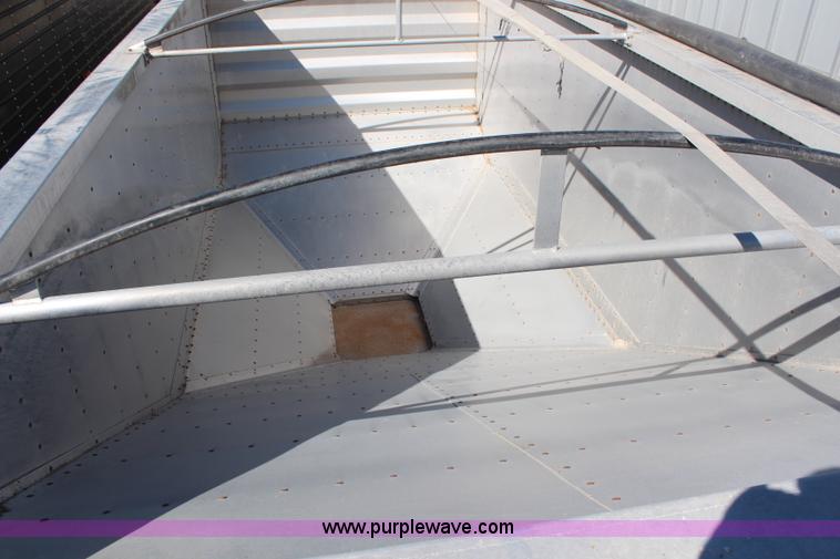 image for item H6686 1998 Wilson DWH 400 Pacesetter double hopper grain trailer