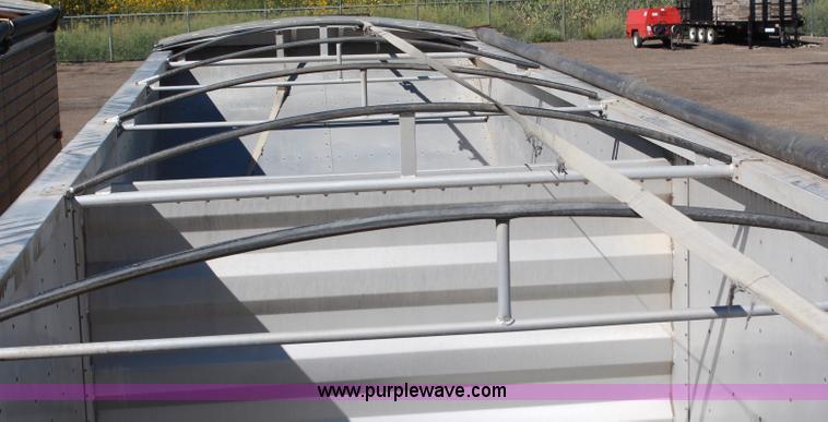 image for item H6686 1998 Wilson DWH 400 Pacesetter double hopper grain trailer