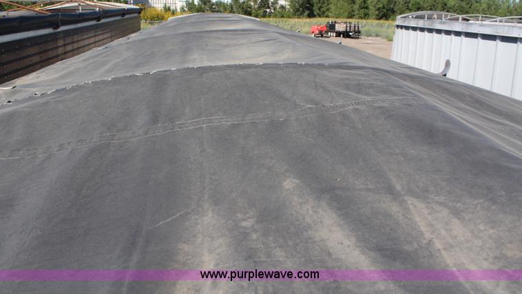 image for item H6686 1998 Wilson DWH 400 Pacesetter double hopper grain trailer