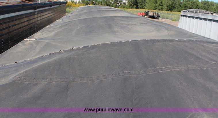 image for item H6686 1998 Wilson DWH 400 Pacesetter double hopper grain trailer