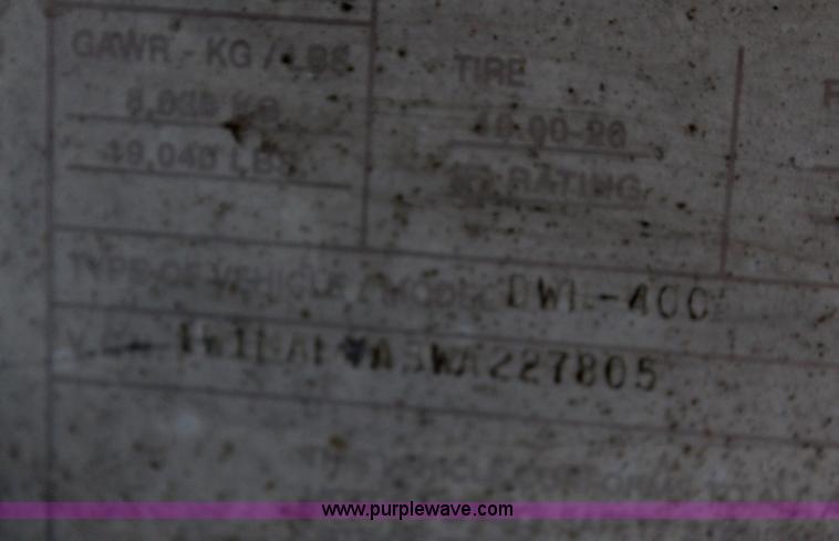 image for item H6686 1998 Wilson DWH 400 Pacesetter double hopper grain trailer