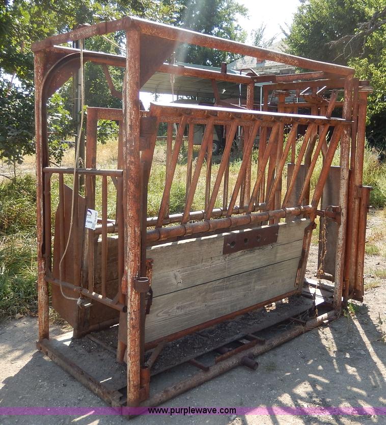 WW portable cattle squeeze chute in Westmoreland, KS Item H6864 sold