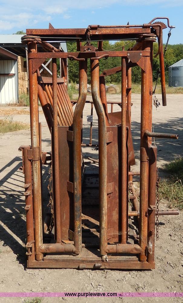 WW portable cattle squeeze chute in Westmoreland, KS Item H6864 sold