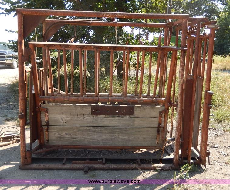 WW portable cattle squeeze chute in Westmoreland, KS Item H6864 sold