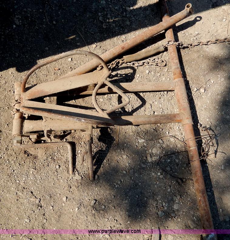 image for item H6864 WW portable cattle squeeze chute