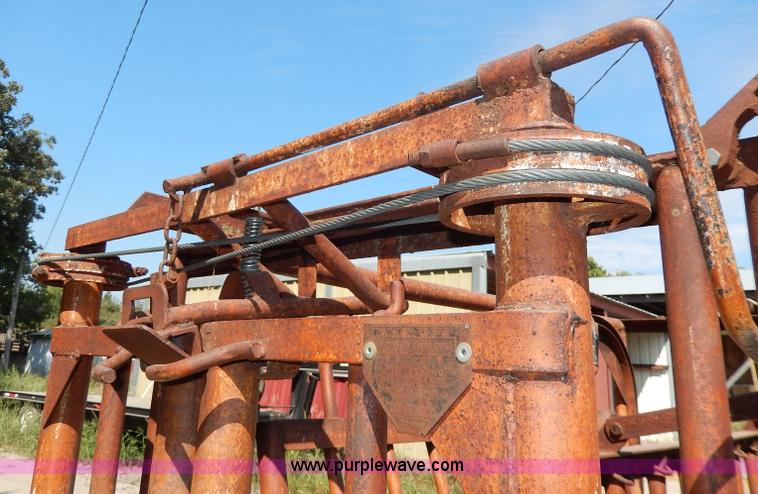 image for item H6864 WW portable cattle squeeze chute
