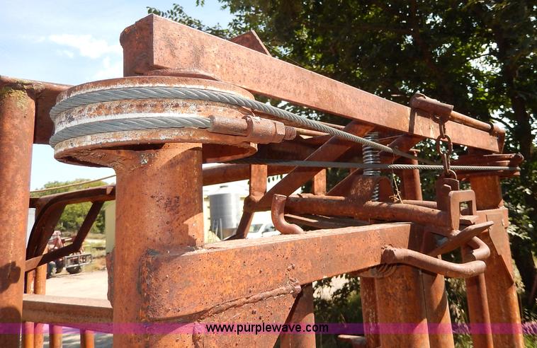 image for item H6864 WW portable cattle squeeze chute
