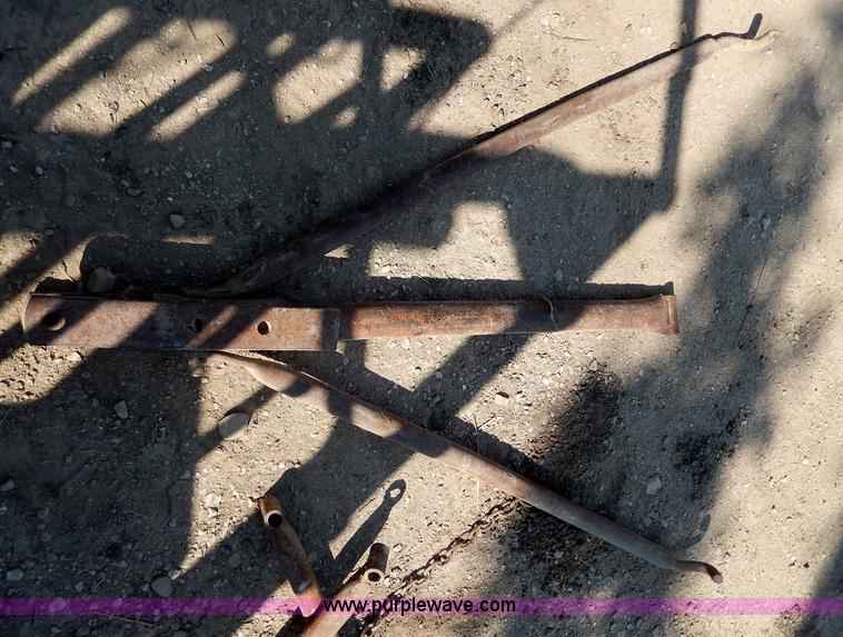 image for item H6864 WW portable cattle squeeze chute