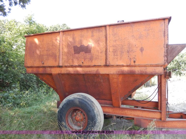 image for item H6998 Grain cart