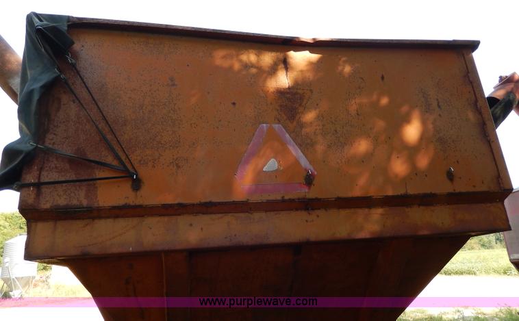 image for item H6998 Grain cart