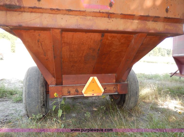 image for item H6998 Grain cart