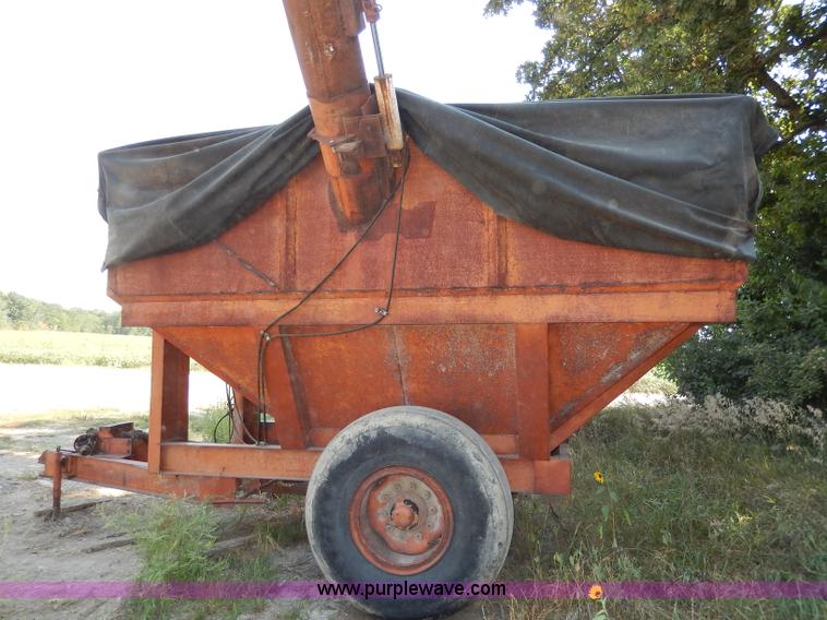 image for item H6998 Grain cart