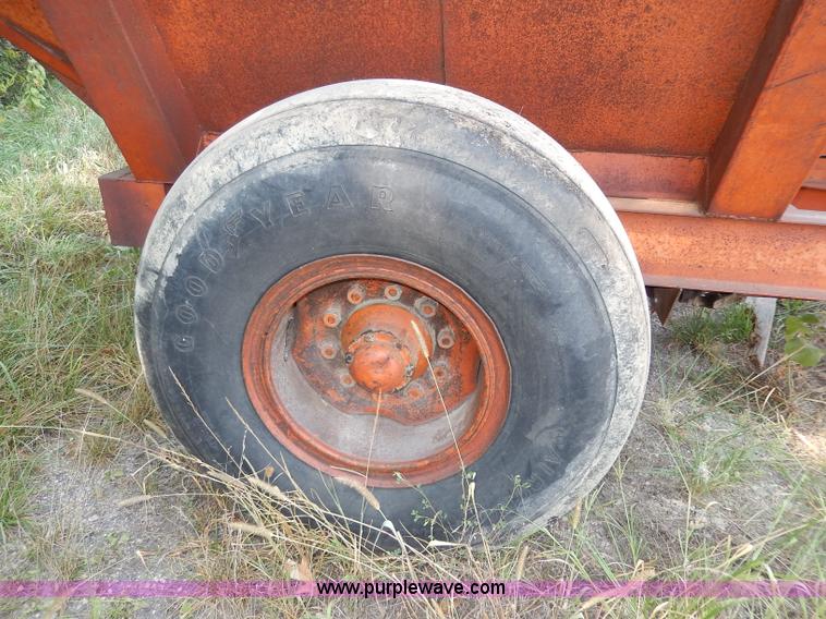 image for item H6998 Grain cart