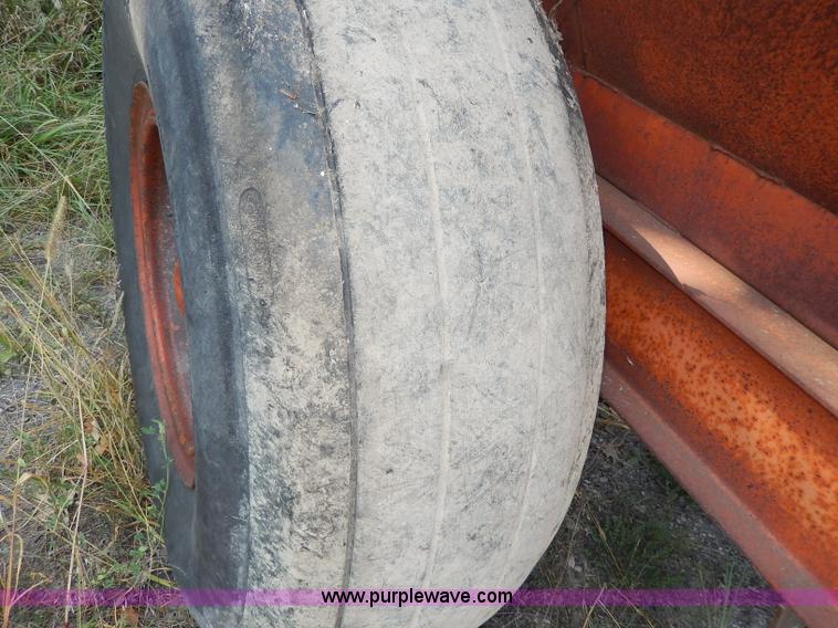 image for item H6998 Grain cart