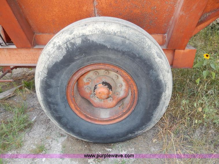 image for item H6998 Grain cart