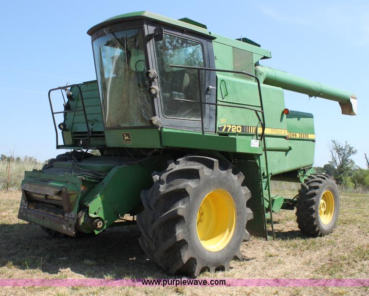 image for item H7320 1987 John Deere 7720 Titan II RWA combine