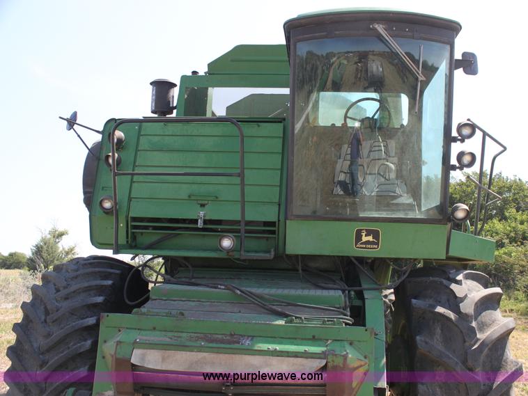 image for item H7320 1987 John Deere 7720 Titan II RWA combine