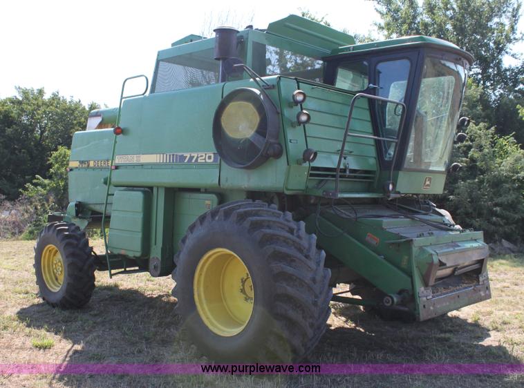 image for item H7320 1987 John Deere 7720 Titan II RWA combine
