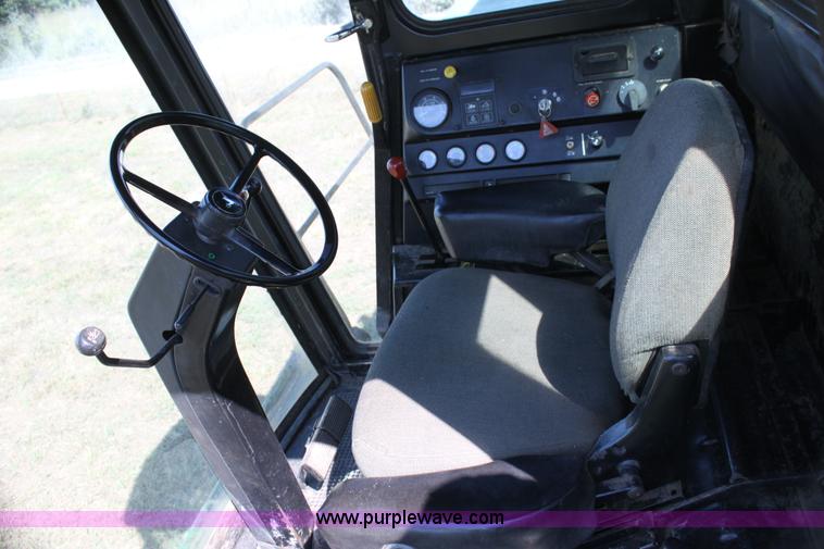 image for item H7320 1987 John Deere 7720 Titan II RWA combine