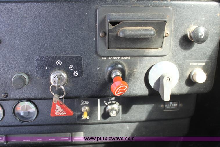 image for item H7320 1987 John Deere 7720 Titan II RWA combine