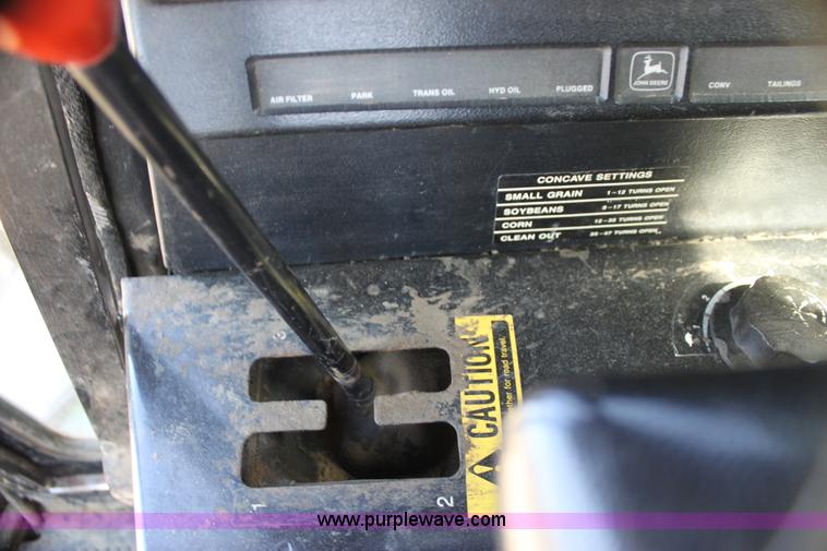 image for item H7320 1987 John Deere 7720 Titan II RWA combine
