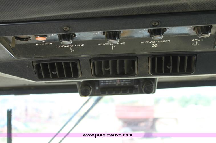 image for item H7320 1987 John Deere 7720 Titan II RWA combine