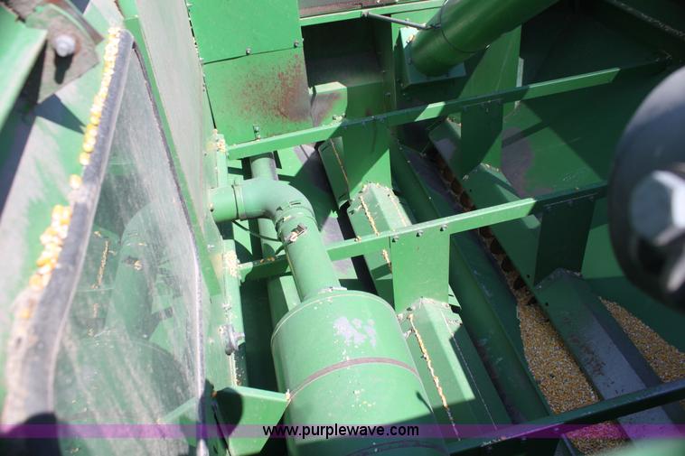 image for item H7320 1987 John Deere 7720 Titan II RWA combine
