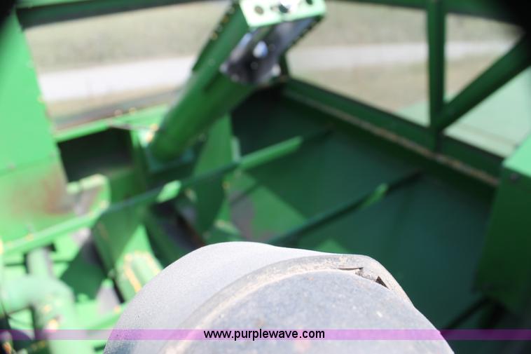 image for item H7320 1987 John Deere 7720 Titan II RWA combine