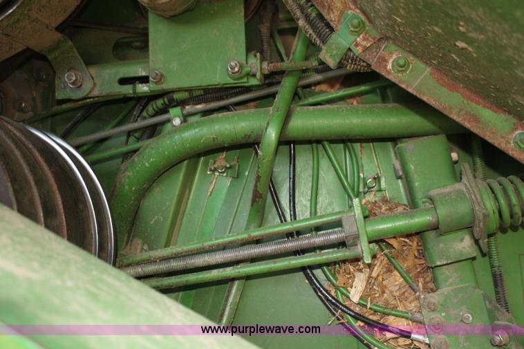 image for item H7320 1987 John Deere 7720 Titan II RWA combine