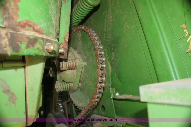 image for item H7320 1987 John Deere 7720 Titan II RWA combine