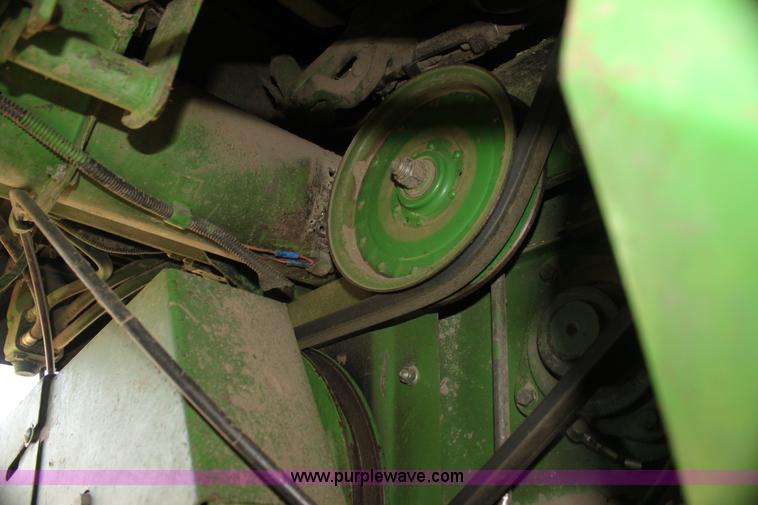 image for item H7320 1987 John Deere 7720 Titan II RWA combine