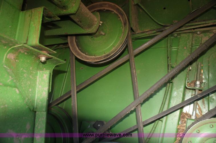 image for item H7320 1987 John Deere 7720 Titan II RWA combine