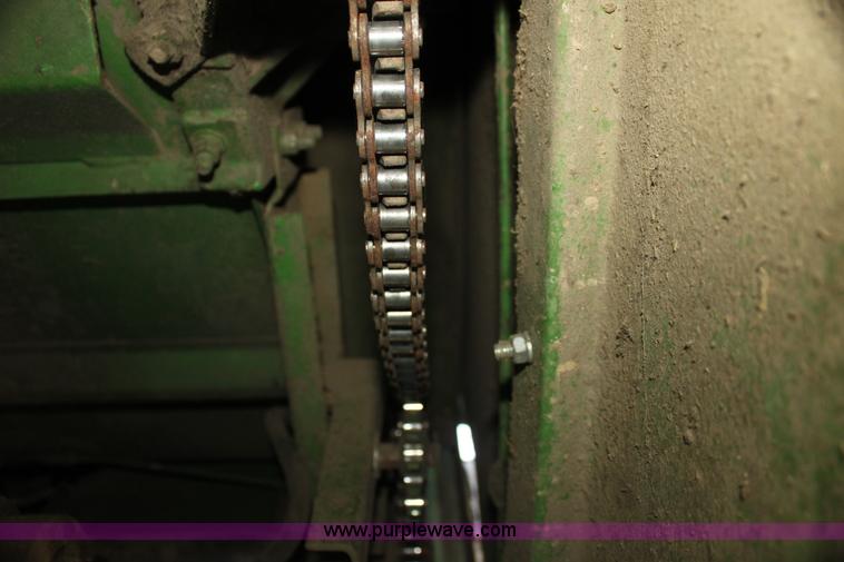 image for item H7320 1987 John Deere 7720 Titan II RWA combine