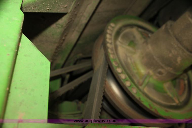 image for item H7320 1987 John Deere 7720 Titan II RWA combine