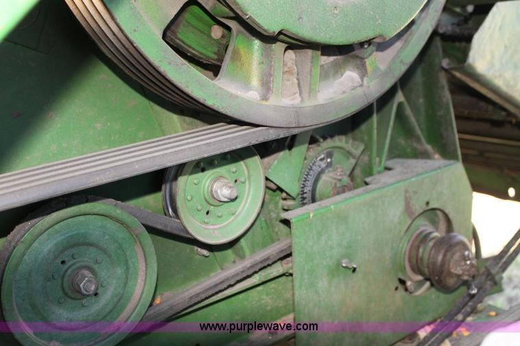 image for item H7320 1987 John Deere 7720 Titan II RWA combine