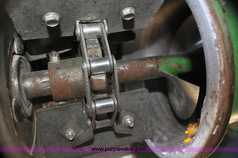 image for item H7320 1987 John Deere 7720 Titan II RWA combine